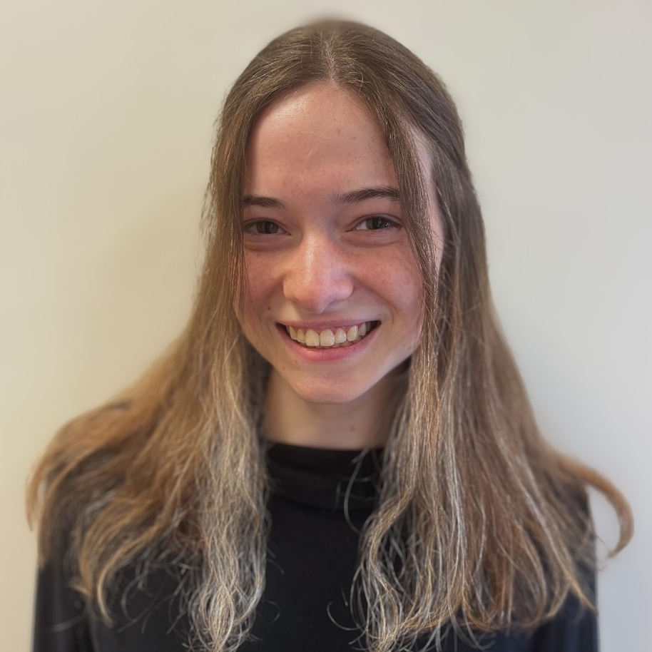 Ellie Elmore Headshot